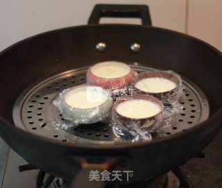如何蒸出嫩滑美丽的蛋羹--鲜鱿芙蓉蛋的做法步骤：7