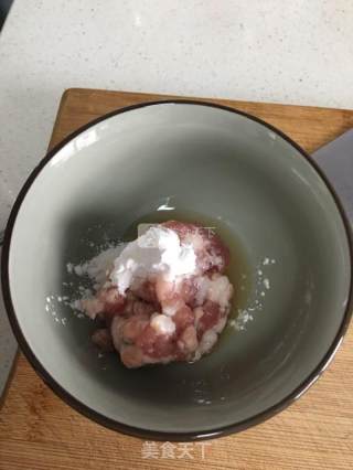 烧黄花鱼的做法步骤：1