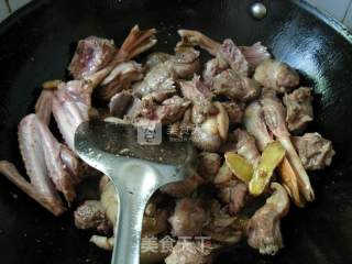 一鸭两吃 吃肉又喝汤的做法步骤：2