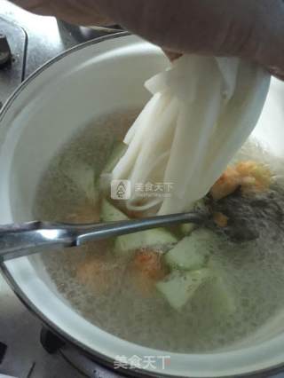 胡萝卜虾丸汤面的做法步骤：8