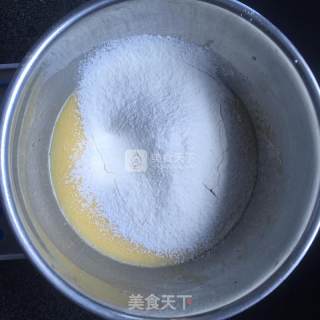 香蕉戚风蛋糕的做法步骤：6