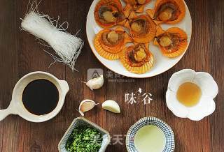 蒜蓉粉丝蒸扇贝的做法步骤：1