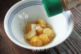 蒜蓉粉丝蒸扇贝的做法步骤：3