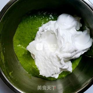 木糖醇菠菜戚风蛋糕的做法步骤：9