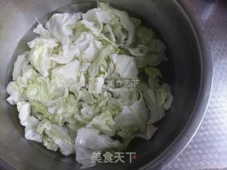 糖醋辣白菜的做法步骤：1