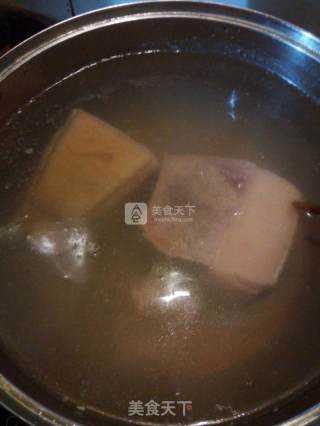翡翠蒜泥白肉的做法步骤：1