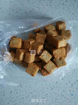 宫爆鱼豆腐的做法步骤：2