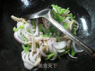 尖椒洋葱炒牛肚的做法步骤：4