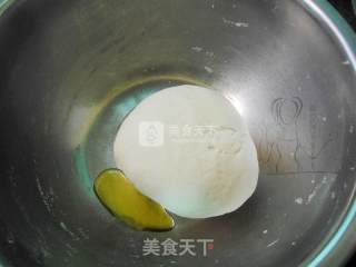 新奥尔良烤鸡披萨的做法步骤：2