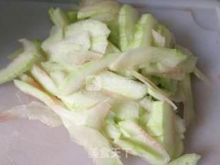 毛豆炒西瓜皮的做法步骤：4