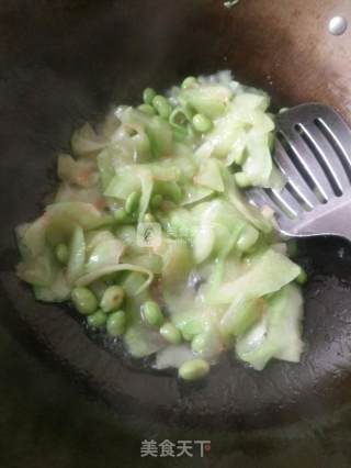 毛豆炒西瓜皮的做法步骤：9