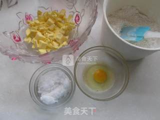 黑加仑杏仁派的做法步骤：1