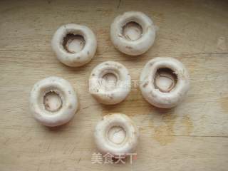 焗烤鹌鹑蛋口蘑的做法步骤：2