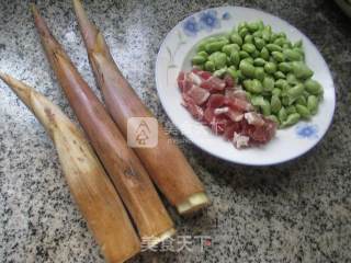 咸肉毛豆煮鞭笋的做法步骤：1