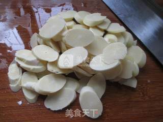 咸肉毛豆煮鞭笋的做法步骤：3