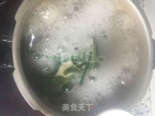 ＂霸王别姬＂乌鸡炖甲鱼的做法步骤：6