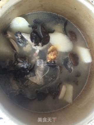 ＂霸王别姬＂乌鸡炖甲鱼的做法步骤：7