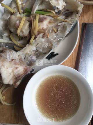 剁椒蒸鱼头的做法步骤：3