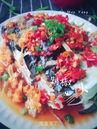 剁椒蒸鱼头的做法步骤：6