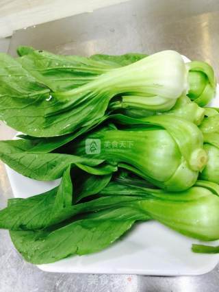 香菇趴油菜的做法步骤：1