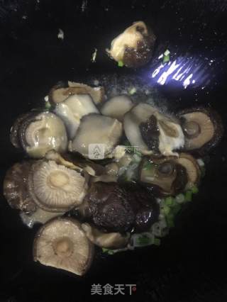 香菇趴油菜的做法步骤：5