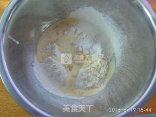 奶香大花卷的做法步骤：2