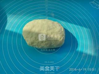 奶香大花卷的做法步骤：3