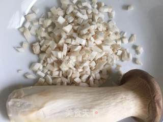 杏鲍菇丁青豆炒肉末的做法步骤：1