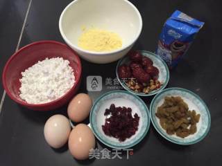 无油玉米酸奶蛋糕~粗粮细吃~加了红枣干葡萄干的松软蛋糕的做法步骤：1