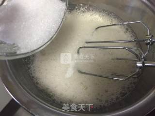 无油玉米酸奶蛋糕~粗粮细吃~加了红枣干葡萄干的松软蛋糕的做法步骤：7