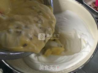 无油玉米酸奶蛋糕~粗粮细吃~加了红枣干葡萄干的松软蛋糕的做法步骤：12