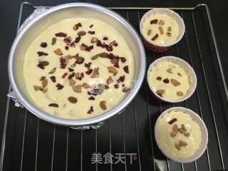 无油玉米酸奶蛋糕~粗粮细吃~加了红枣干葡萄干的松软蛋糕的做法步骤：13