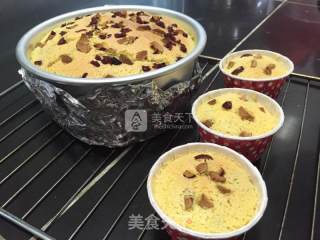 无油玉米酸奶蛋糕~粗粮细吃~加了红枣干葡萄干的松软蛋糕的做法步骤：15