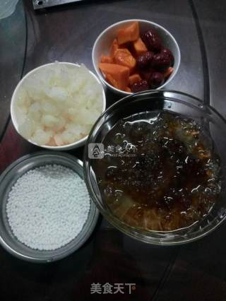 雪蛤桃胶木瓜牛奶西米露糖水的做法步骤：3