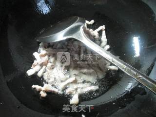 榨菜丝五花肉炒鞭笋的做法步骤：5