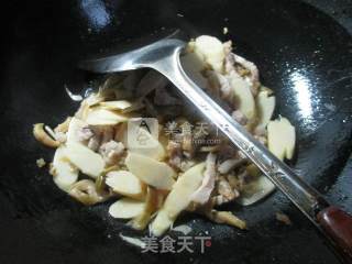榨菜丝五花肉炒鞭笋的做法步骤：6