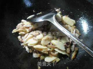 榨菜丝五花肉炒鞭笋的做法步骤：9