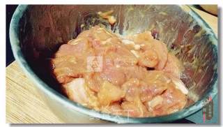 过油滑肉菇的做法步骤：3