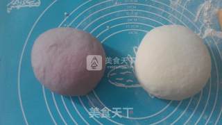 花样馒头之——棒棒糖紫薯馒头的做法步骤：2