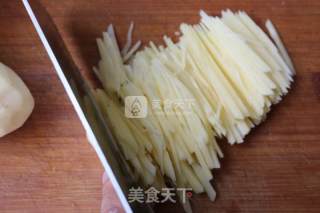 炝炒土豆丝的做法步骤：2