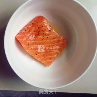 香煎三文鱼的做法步骤：1