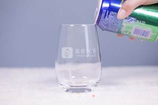 雪碧喝法的做法步骤：1