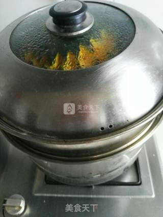 粉蒸排骨南瓜盅的做法步骤：4