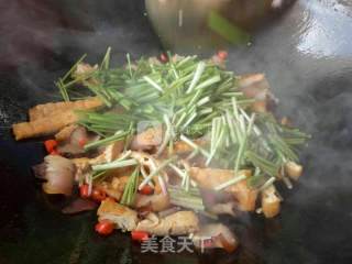 油豆腐烧腊肉的做法步骤：5