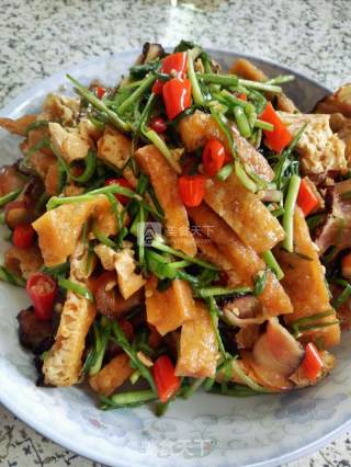 油豆腐烧腊肉的做法步骤：7