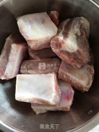 酱香排骨的做法步骤：1