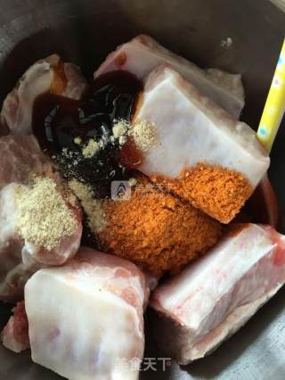酱香排骨的做法步骤：2