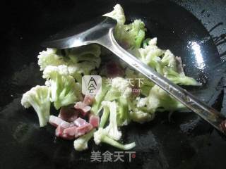 咸肉空心菜梗炒花菜的做法步骤：2