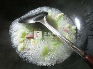 咸肉空心菜梗炒花菜的做法步骤：3