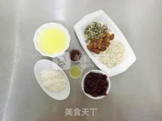 健康营养什锦坚果饼——什锦坚果饼的做法步骤：1